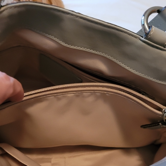 Coach - Picture 6 of 6